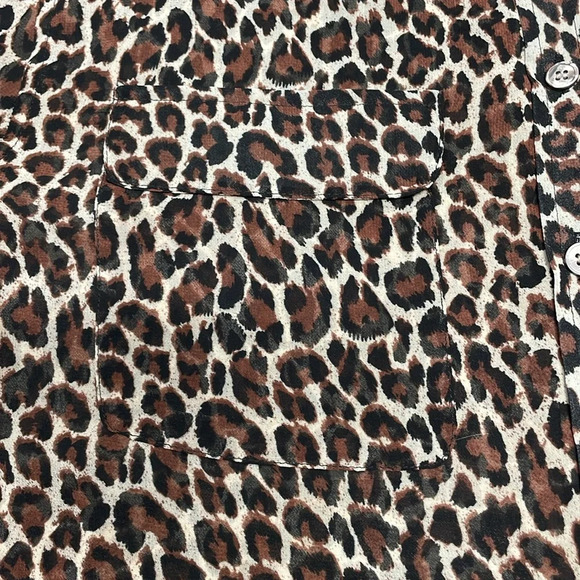 Two by Vince Camuto Long Sleeve Sheer Leopard Print Button Down High Low Top S - Picture 15 of 16